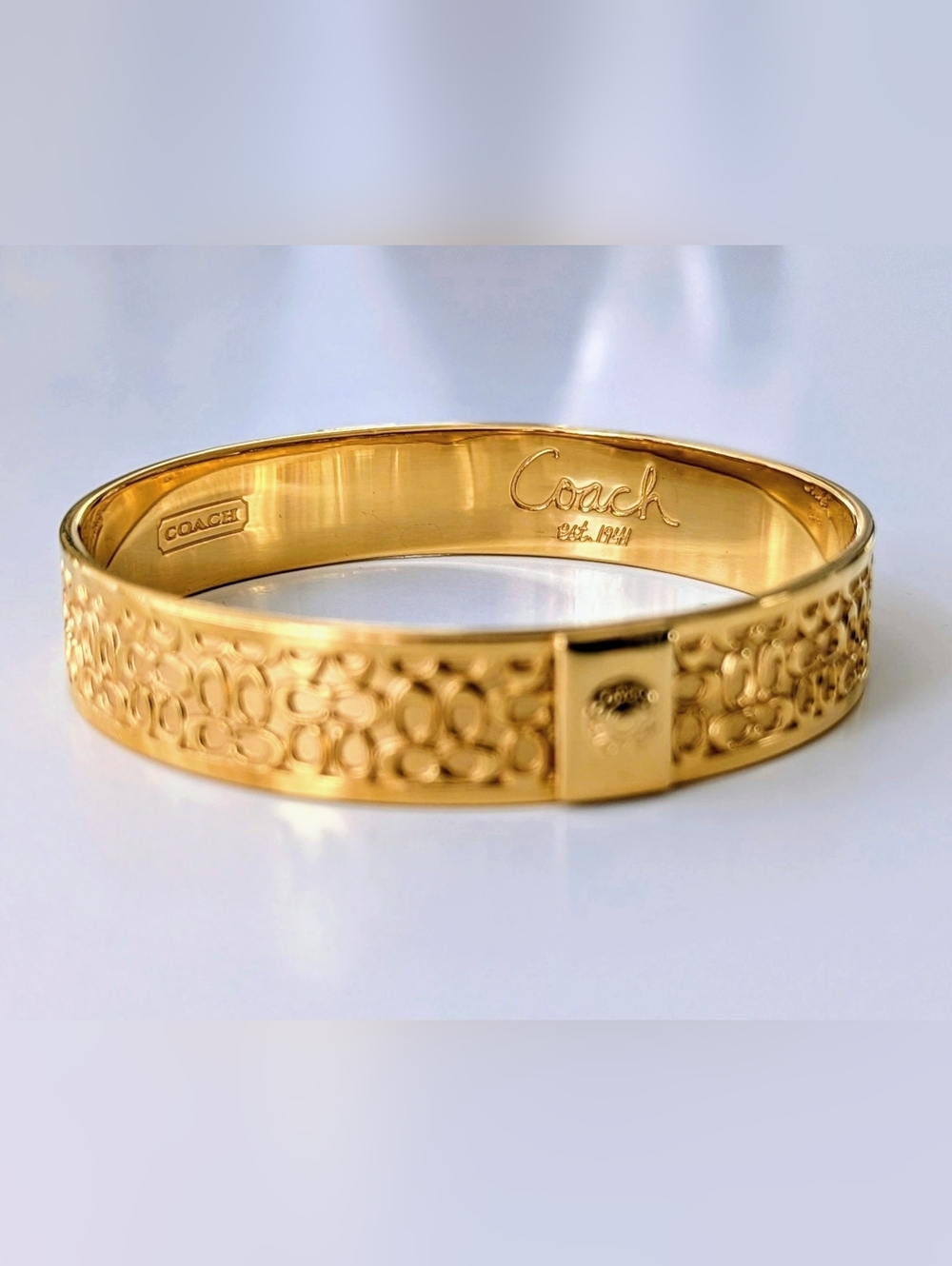 Coach Signature C Wide Bangle Bracelet Gold Tone Continuous Band 43g Pristine - Picture 3 of 6